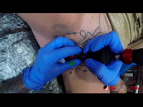 ❤️ tattooed ທີ່ສຸດ Hottie Sully Savage ໄດ້ຮັບ tattoo ສຸດ clitoris ຂອງນາງ ໜັງໂປ້ ທີ່ lo.klassikaprint.ru ﹏